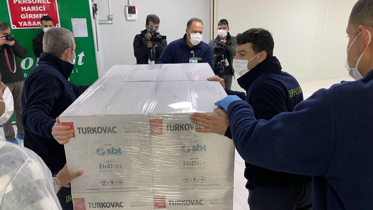 Turkovac'ın üreticisi Dollvet üretim tesislerinden ilk sevkiyat yapıldı.6