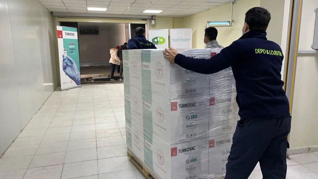 Turkovac'ın üreticisi Dollvet üretim tesislerinden ilk sevkiyat yapıldı.4