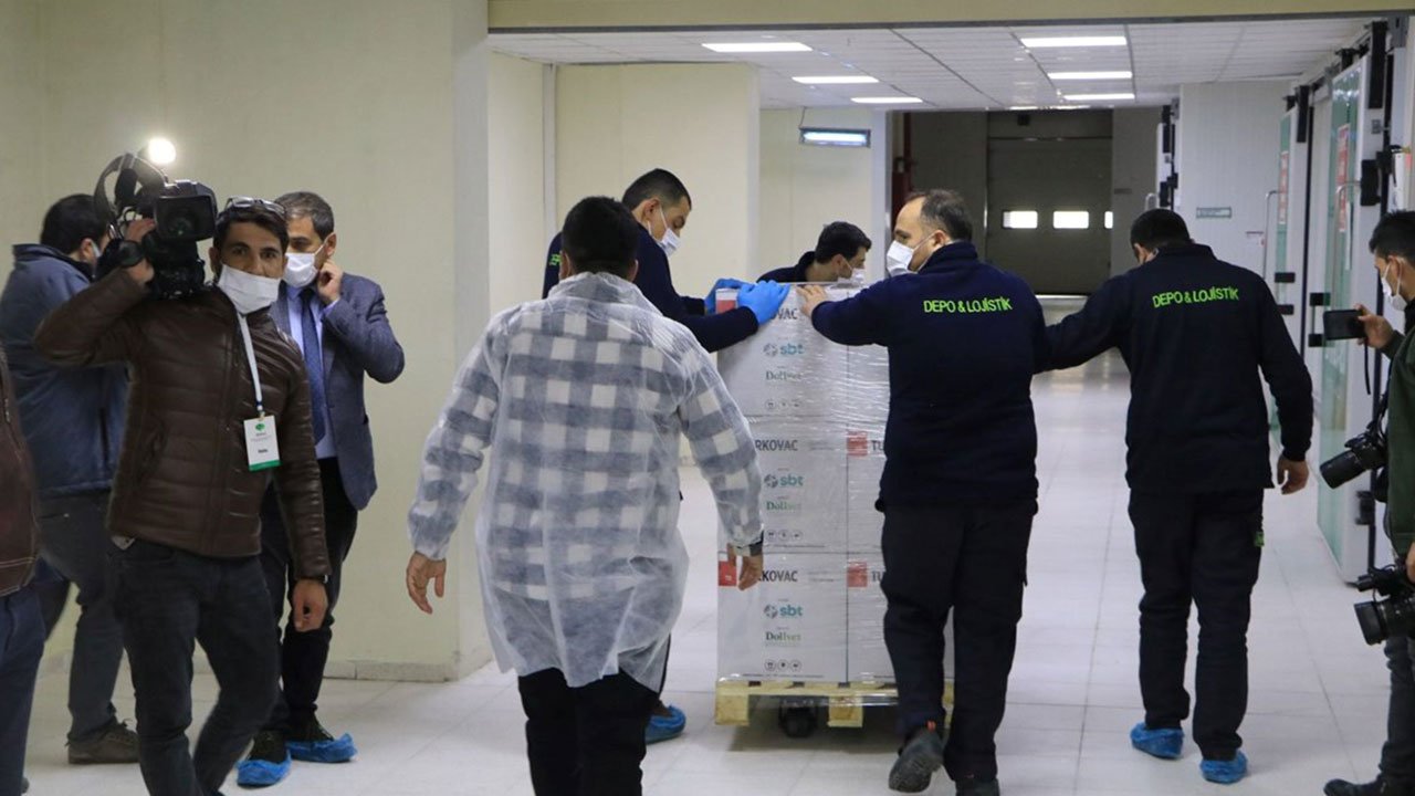 Turkovac'ın üreticisi Dollvet üretim tesislerinden ilk sevkiyat yapıldı.